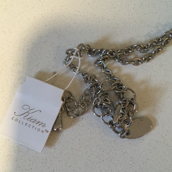 Lia Sophia Floral necklace - Picture 5 of 8